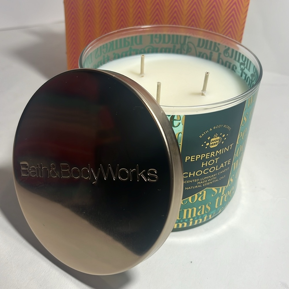 Bath & Body Works Peppermint Hot Chocolate Scented  Luminary 3 Wick Candle NWT - Picture 8 of 8